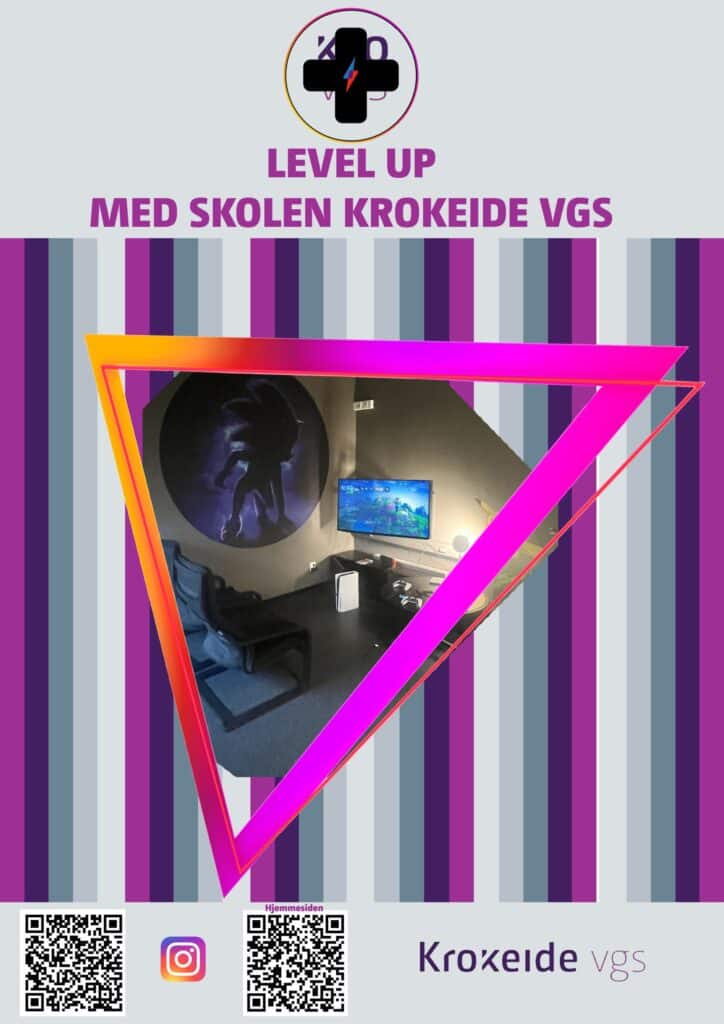Et gamingoppsett med en stor skjerm, gamingstol og opplyst veggkunst er avbildet i en trekantet ramme; teksten over lyder "LEVEL UP MED SKOLEN KROKEIDE VGS".