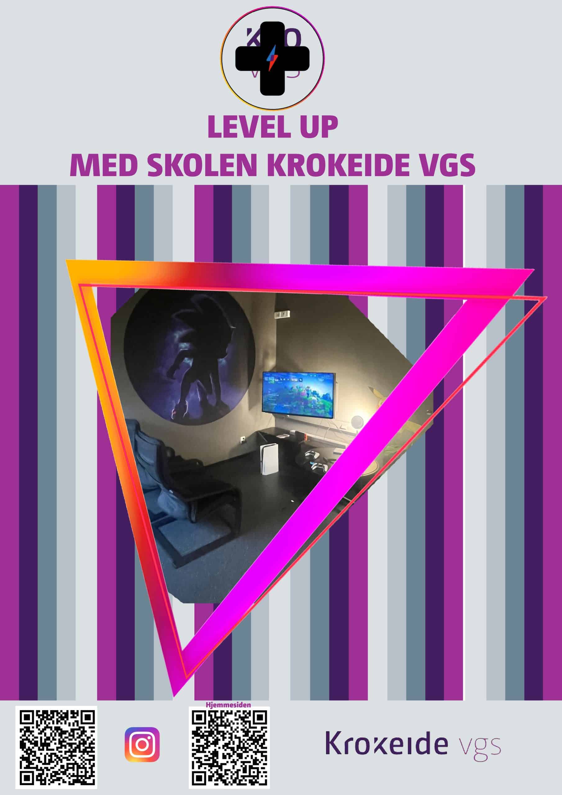 Et gamingoppsett med en stor skjerm, gamingstol og opplyst veggkunst er avbildet i en trekantet ramme; teksten over lyder "LEVEL UP MED SKOLEN KROKEIDE VGS".